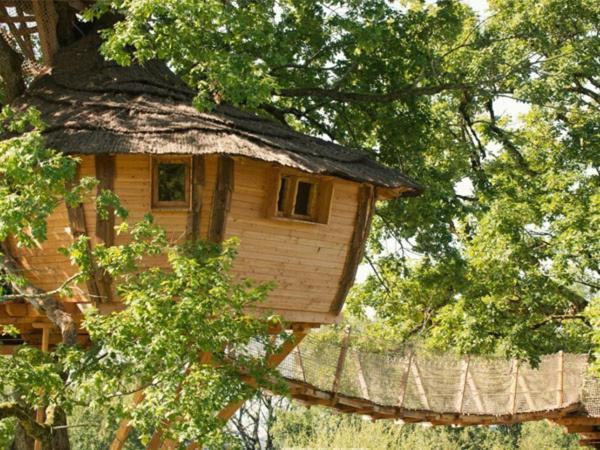 Cabane Perchee Dans Les Arbres Saint-Hilaire-en-Morvan Exterior photo