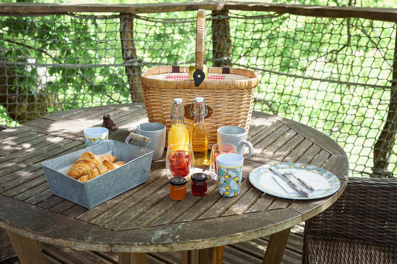 Cabane Perchee Dans Les Arbres Saint-Hilaire-en-Morvan Exterior photo